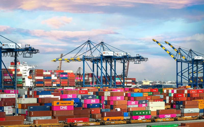 logistics-lp-shipping-containers